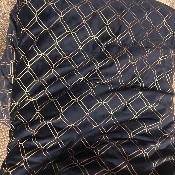 Queen comforter - Picture 4 of 7